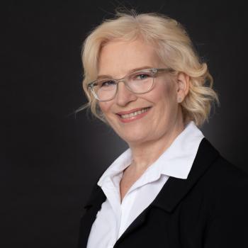 Dra. Pamela Flood